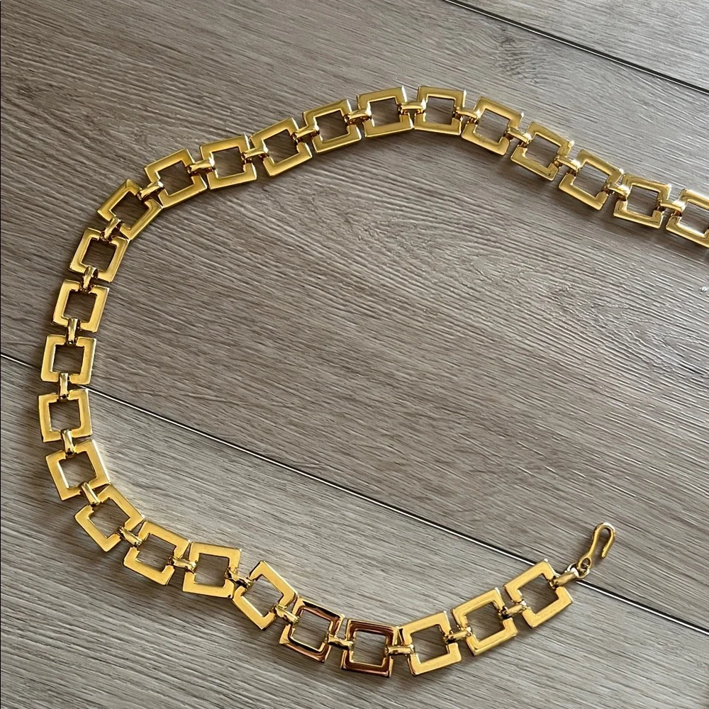 Gold Chain Link Belt - Picture 3 of 10